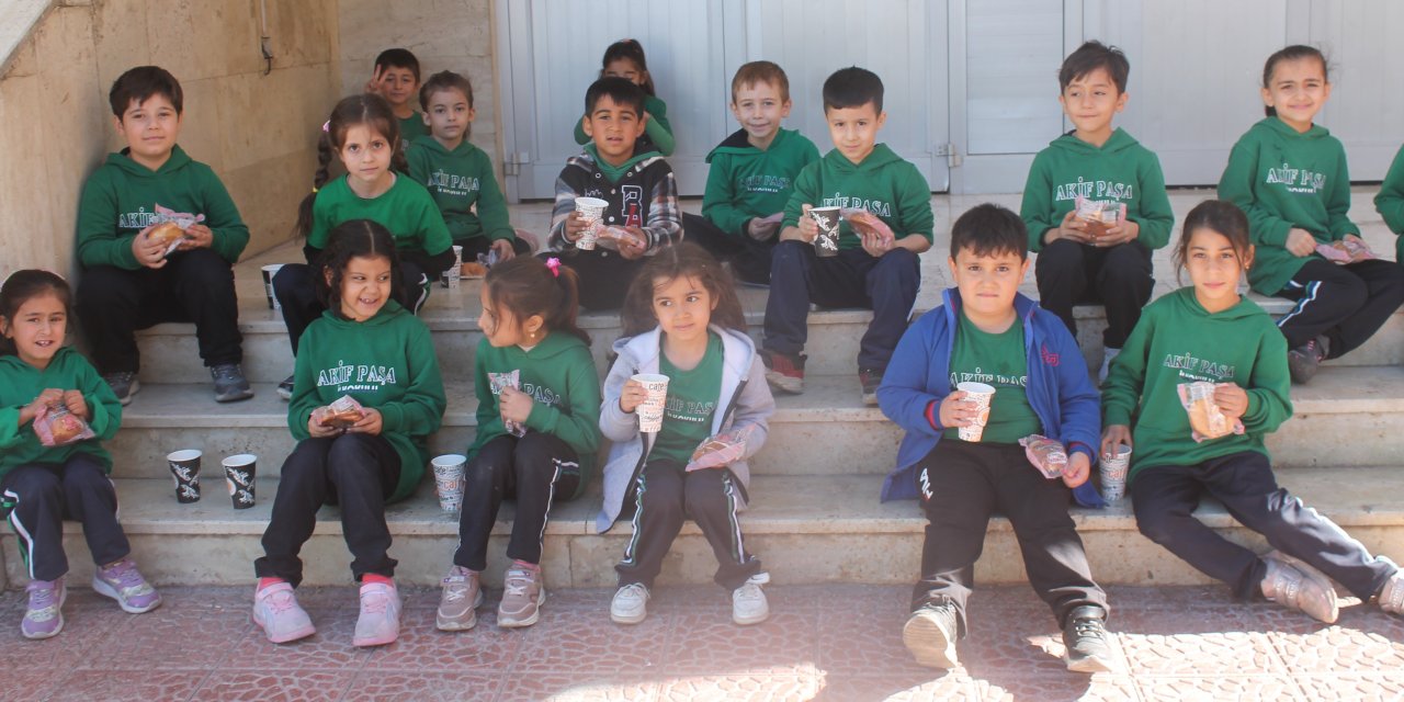 Cansuyu Derneği Konya’da 30 okulda toplam 15 bin öğrenciye çorba ikram etti